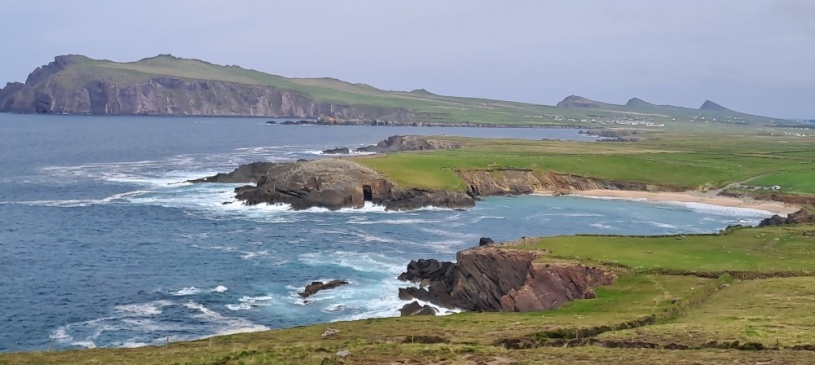 Pohled na jeden z útesů v hrabství Kerry.