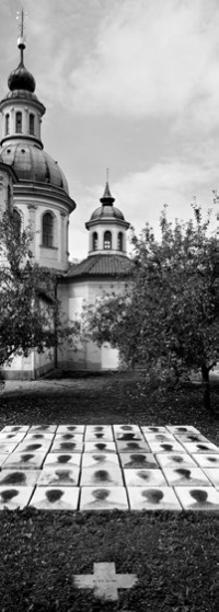 Patrik Hábl, Michal Rataj and Norbert Schmidt: White Mountain 2014 – an artistic intervention on the grave of the fallen from the battle of 8th November 1620, pilgrimage grounds of Our Lady Victorious, autumn 2014 (photo: Petr Neubert)